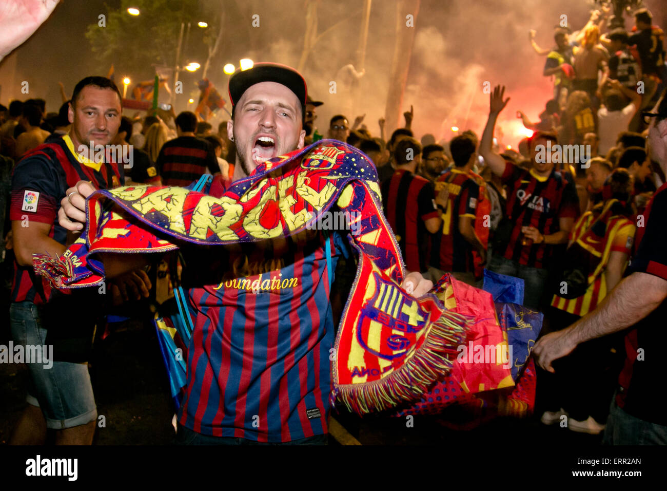 Barcelone FC fans Take to the Streets of Barcelona after winning