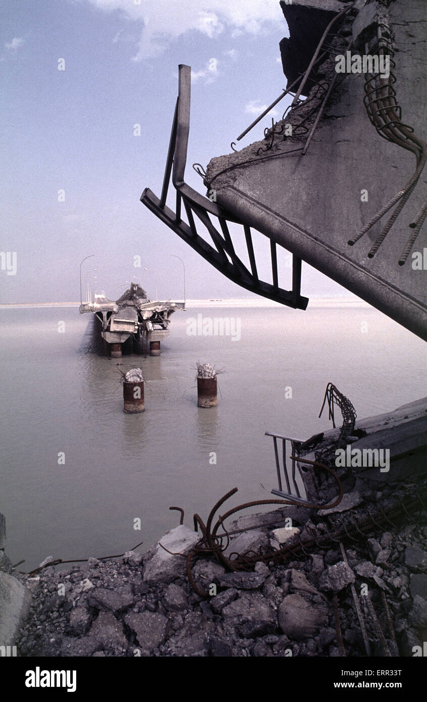 15th March 1991 The destroyed bridge to Boubiyan Island in north-east Kuwait, bombed by USAF aircraft in the air war with Iraq. Stock Photo