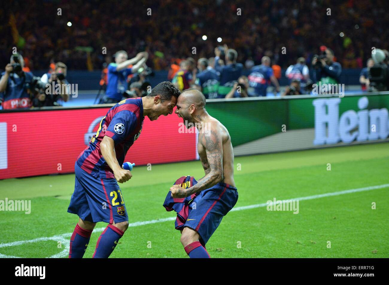Olympiastadion, Berlin, Germany. 06th June, 2015. Juventus versus  barcelona, Champions league Final in Berlin. Daniel Alves (bar) and Adriano  (bar) celebrate their win Credit: Action Plus Sports/Alamy Live News Stock  Photo -