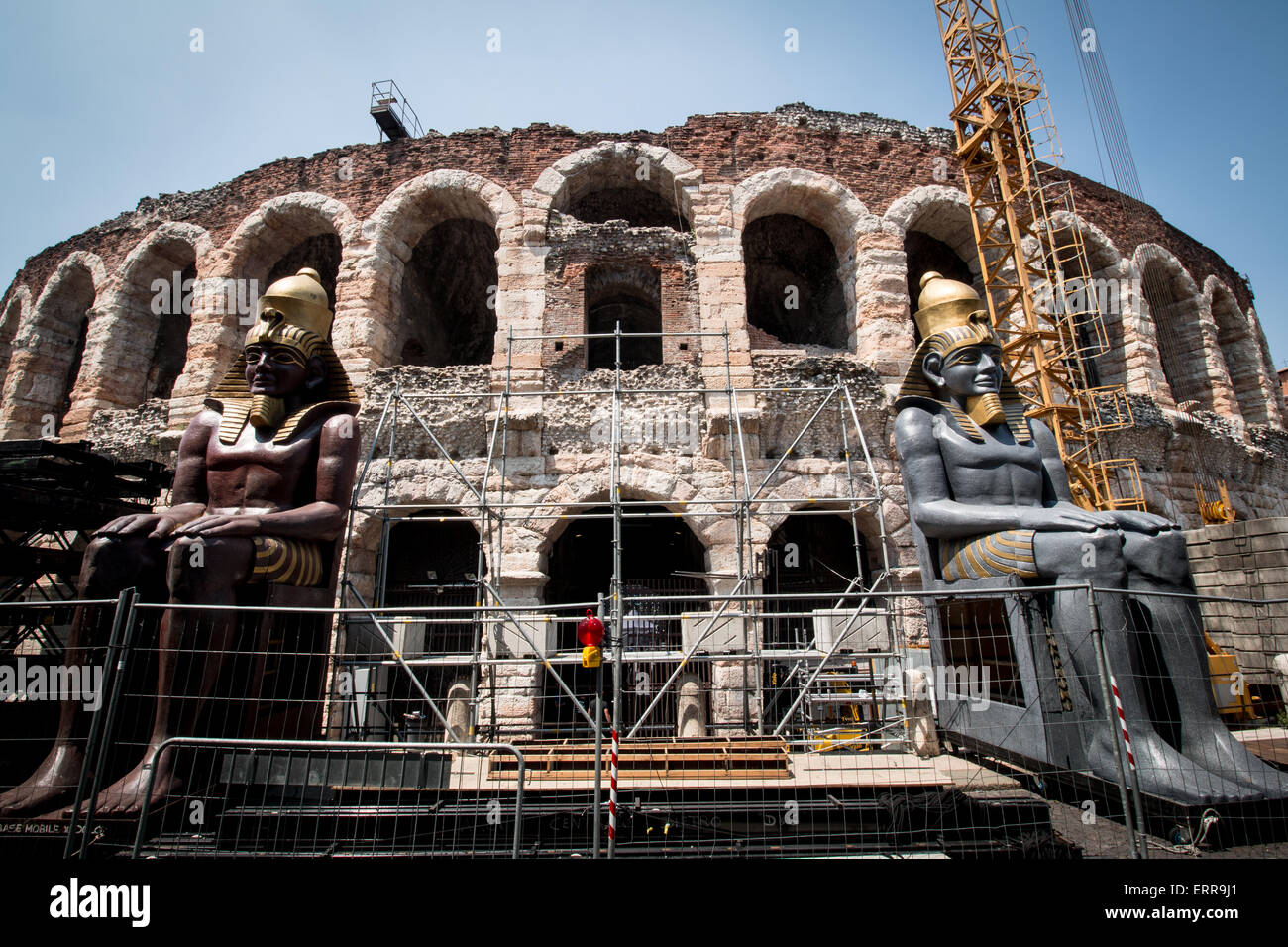 Egyptian statues hi-res stock photography and images - Alamy