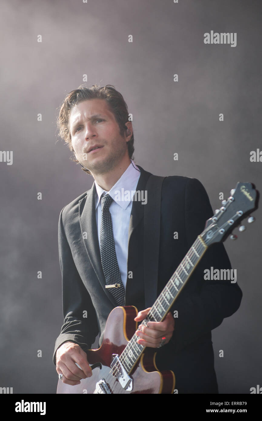 Daniel Kessler, guitarist of the US American band 'Interpol' performs on  stage at the 'Rock im Park' music festival in Nuremberg, Germany, 07 June  2015. The festival continues until 07 June. Photo: MATTHIAS MERZ/dpa