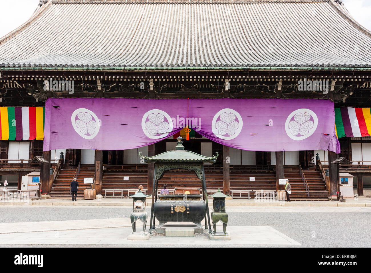 Incense burner in front of the Mie-do, main hall, with purple banners of with Tokugawa Aoi icon hanging from the roof eaves. Chion-in temple, Kyoto. Stock Photo