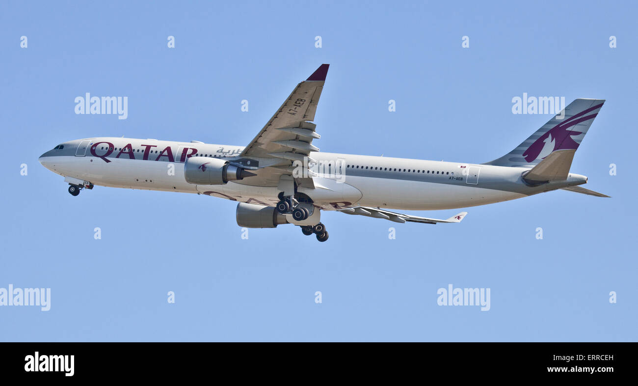 Qatar Airways Airbus a330 A7-AEB departing London-Heathrow Airport LHR Stock Photo