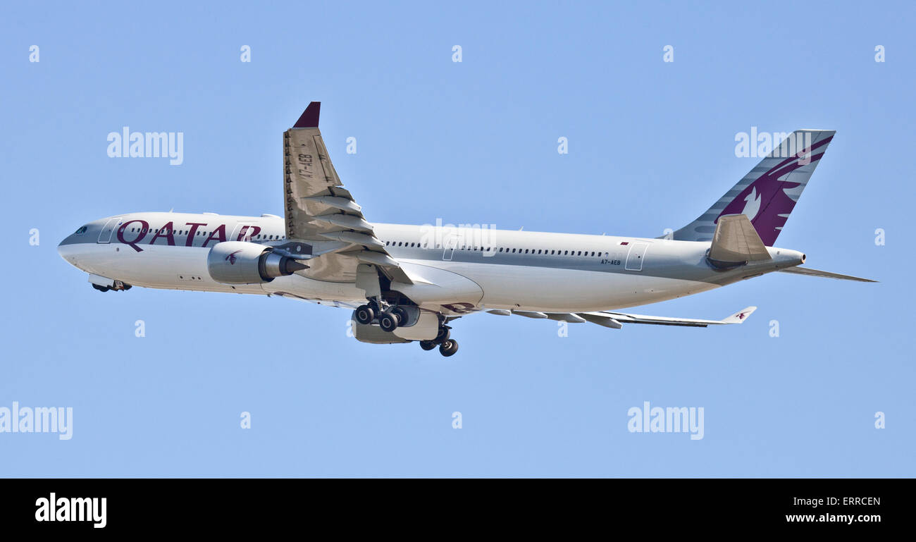 Qatar Airways Airbus a330 A7-AEB departing London-Heathrow Airport LHR Stock Photo