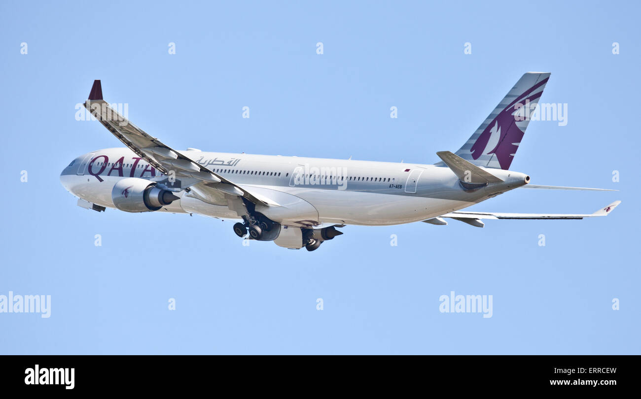 Qatar Airways Airbus a330 A7-AEB departing London-Heathrow Airport LHR Stock Photo