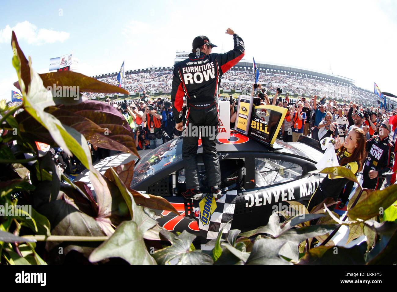 Long Pond, PA, USA. 7th June, 2015. Martin Truex Jr. (78) wins the Axalta ''We Paint Winners