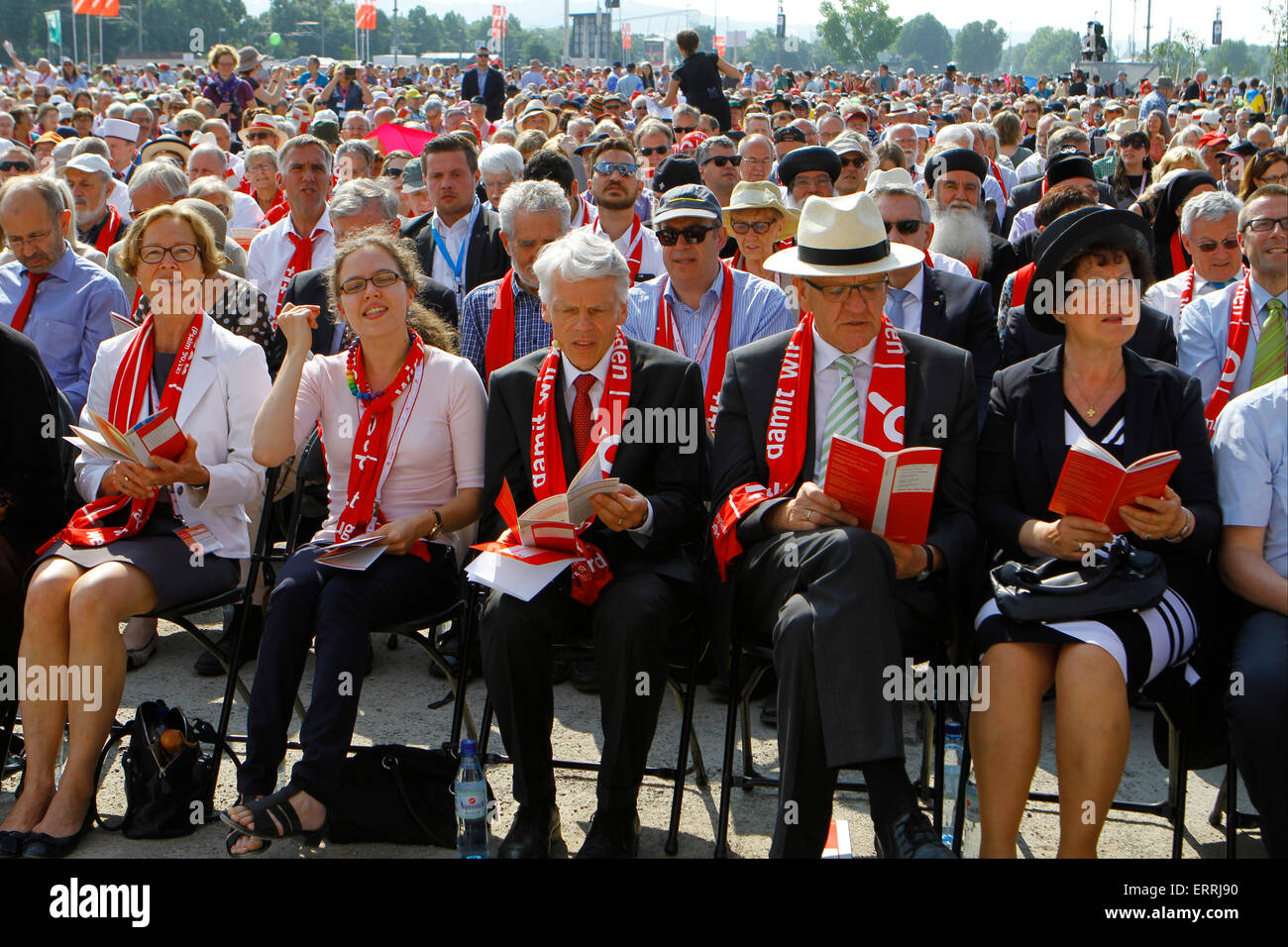 Stuttgart, Germany. 07th June, 2015. Andreas Barner (3rf left), Winfried Kretschmann and his wife Gerlinde are pictured left to right at the closing ceremony of the 35th German Protestant Church Congress. © Michael Debets/Pacific Press/Alamy Live News Stock Photo