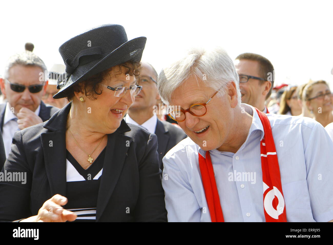 Stuttgart, Germany. 07th June, 2015. Gerlinde Kretschmann (left) the wife of Winfried Kretschmann, the Minister-President of Baden-Württemberg, talks with Heinrich Bedford-Strohm, the Chairman of the Council of the EKD (Evangelical Church in Germany), at the closing ceremony of the 35th German Protestant Church Congress. 95,000 worshippers attended the closing open air service of the 35th German Protestant Church Congress in Stuttgart. © Michael Debets/Pacific Press/Alamy Live News Stock Photo