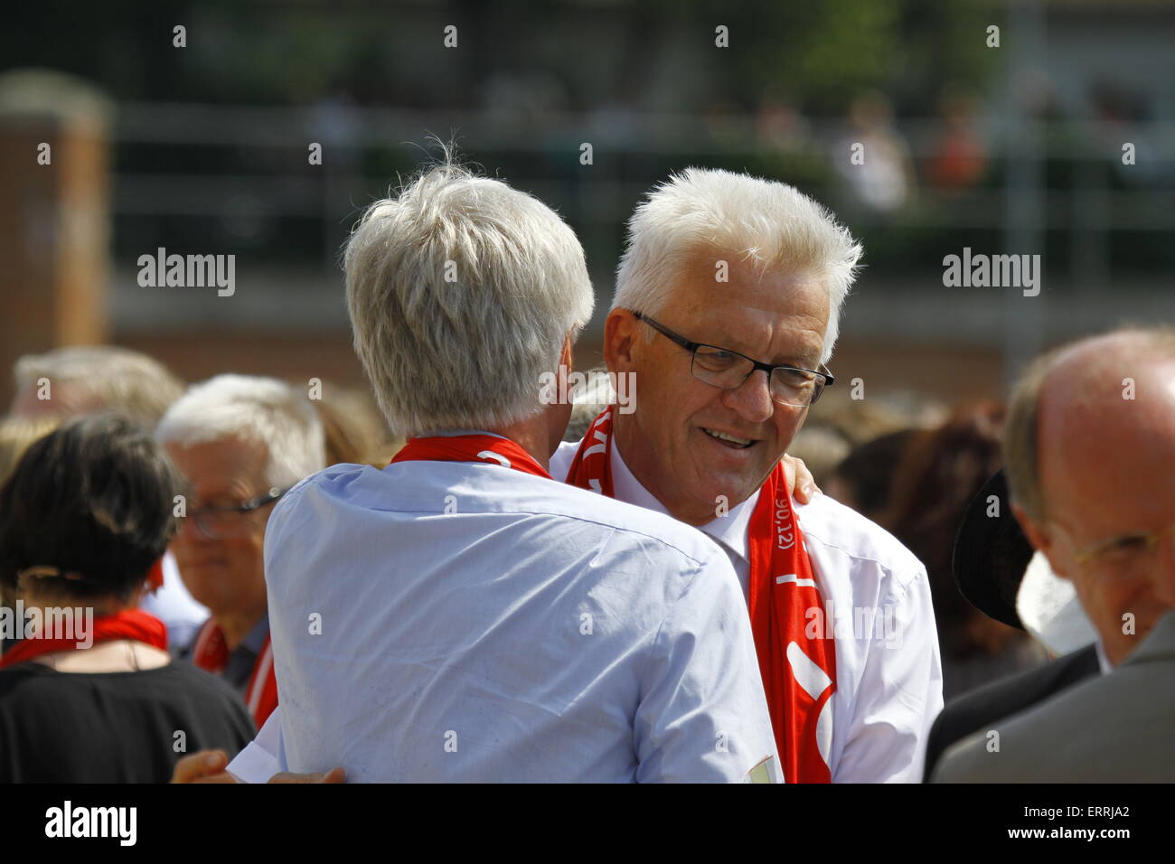 Stuttgart, Germany. 07th June, 2015. Heinrich Bedford-Strohm (left), the Chairman of the Council of the EKD (Evangelical Church in Germany), hugs Winfried Kretschmann, the Minister-President of Baden-Württemberg, at the closing ceremony of the 35th German Protestant Church Congress. © Michael Debets/Pacific Press/Alamy Live News Stock Photo