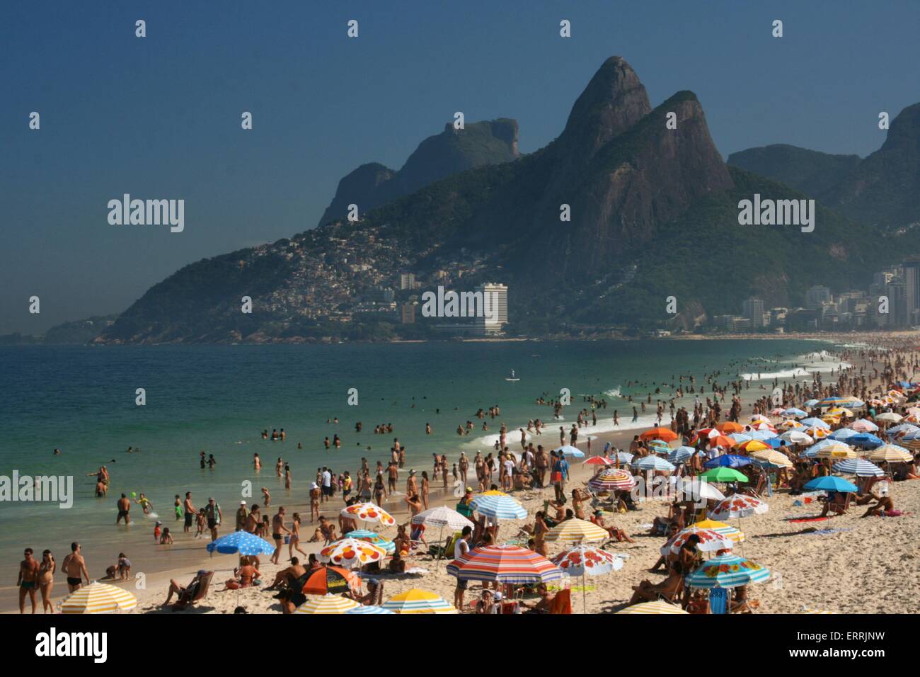 Rio de Janeiro, Brazil, 7th June 2015. Weather in Rio: Sunbathers enjoy