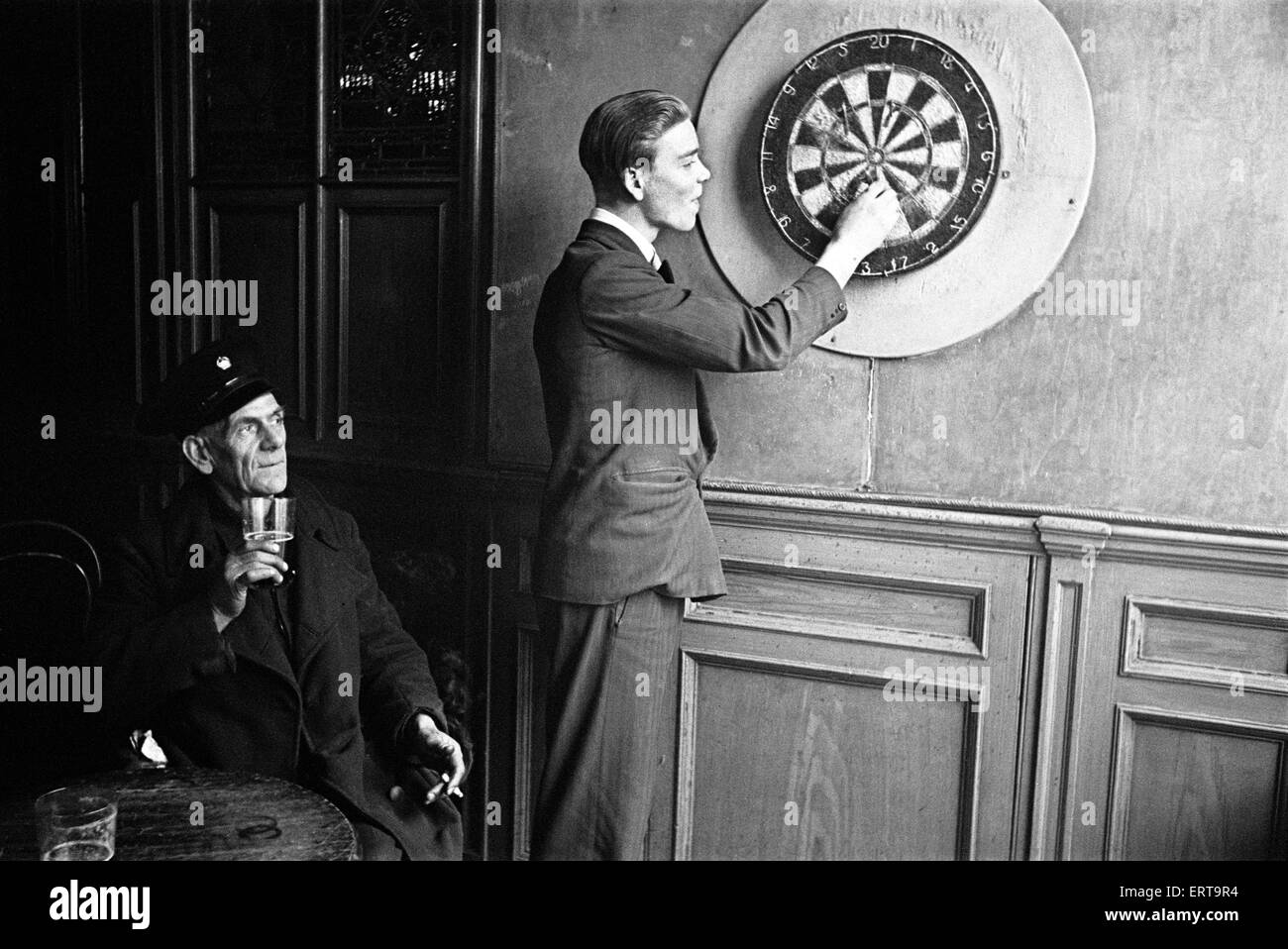Two men relaxing in a pub in Edinburgh, circa 1945. Stock Photo