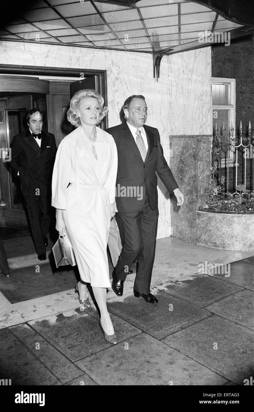 Frank Sinatra & Barbra Marx, Claridge's Hotel, London, 15th May 1975. Stock Photo