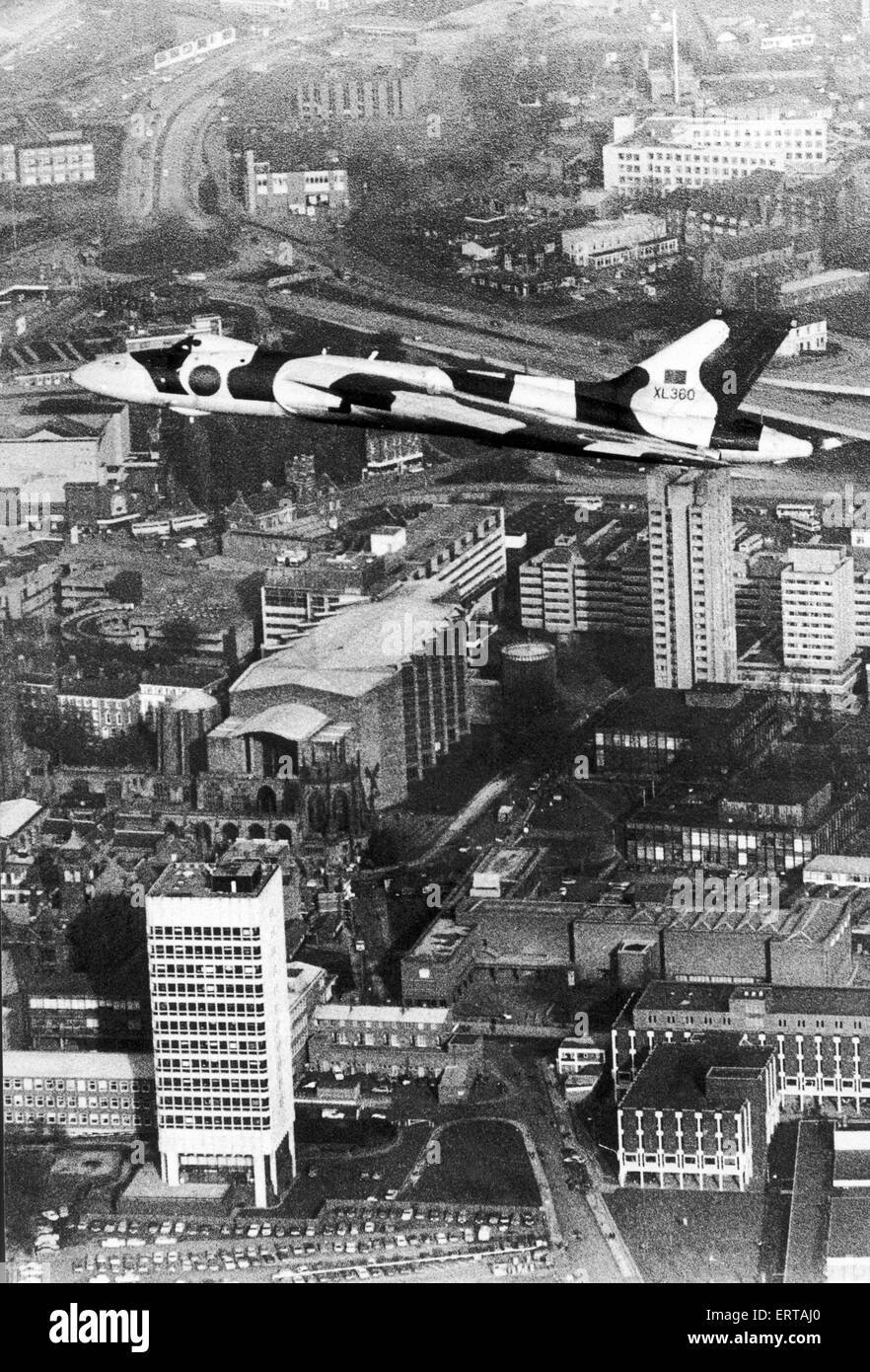 Vulcan Delta bomber NQJ swoops spectacularly over the city of Coventry as a thank you to the people who helped save her. The plane crossed the city at 2000 feet to salute those in Coventry and Warwickshire who had raised almost ¿5000 in three weeks to secure the aircraft from the Ministry of Defence. It will be held at the Midlands Air Museum at Baginton in the open until the planned Sir Frank Whittle hangar is built. February 1983. Stock Photo
