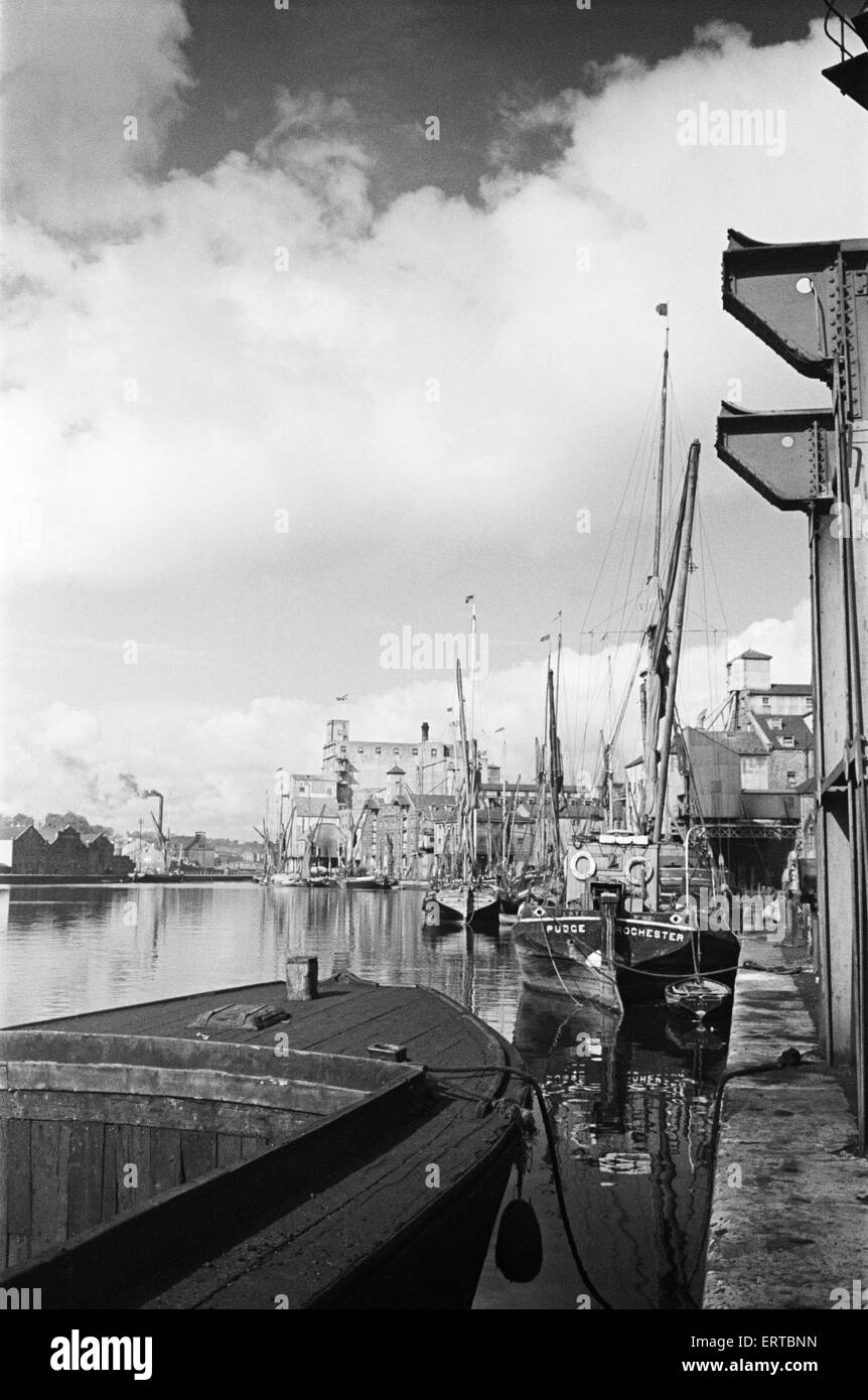 Quayside at Ipswich Docks, on the estuary of the River Orwell, Suffolk. 11th June 1946 Stock Photo