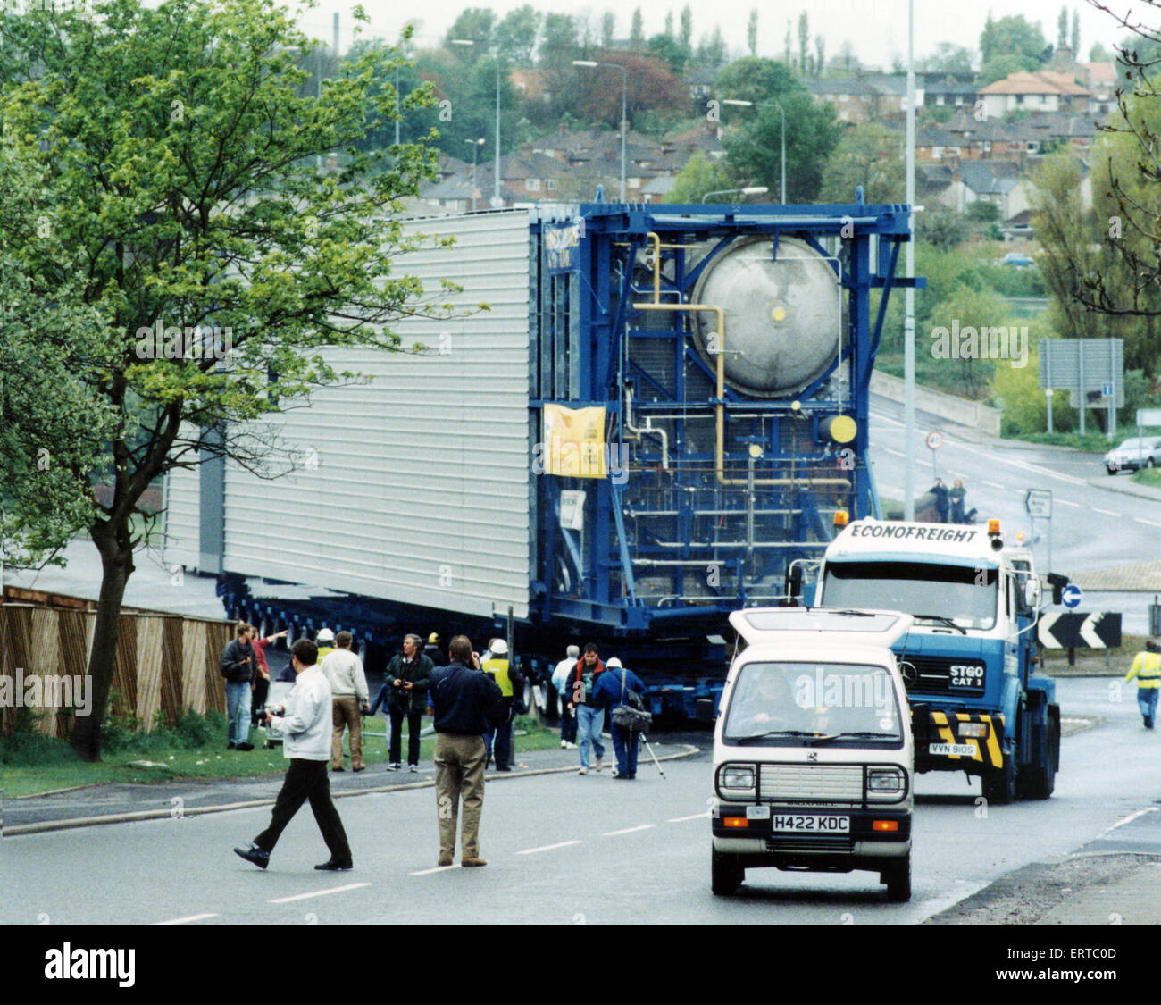 Abnormal load being transported from Redpath Engineering Services Ltd, Portrack, to ICI's Quorn plant at Billingham. The 240 foot long load turns off the A19 to go up Billingham Bank, 2nd May 1993. Stock Photo