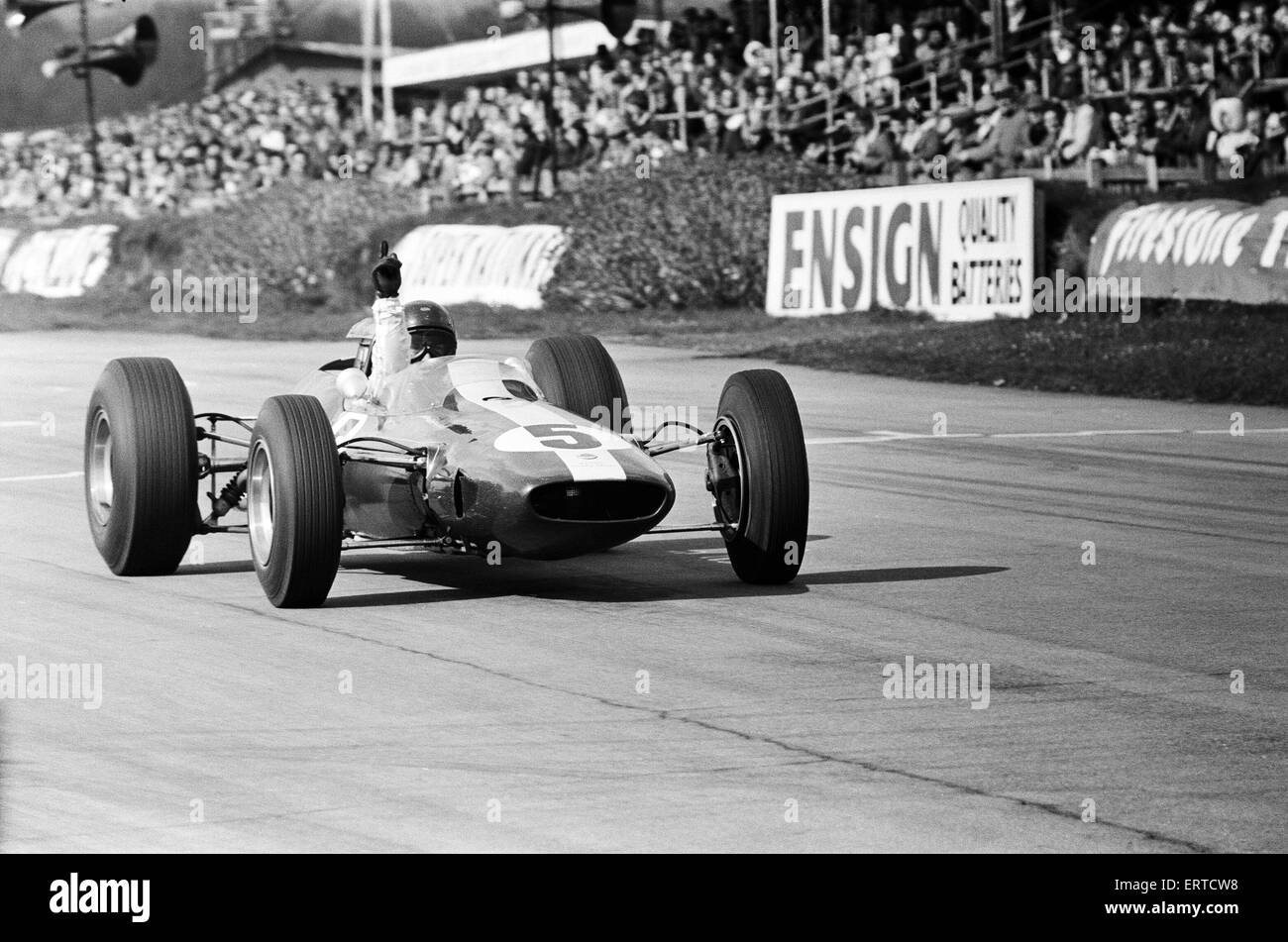 Goodwood International Race Meeting, Easter Monday. Race in progress ...