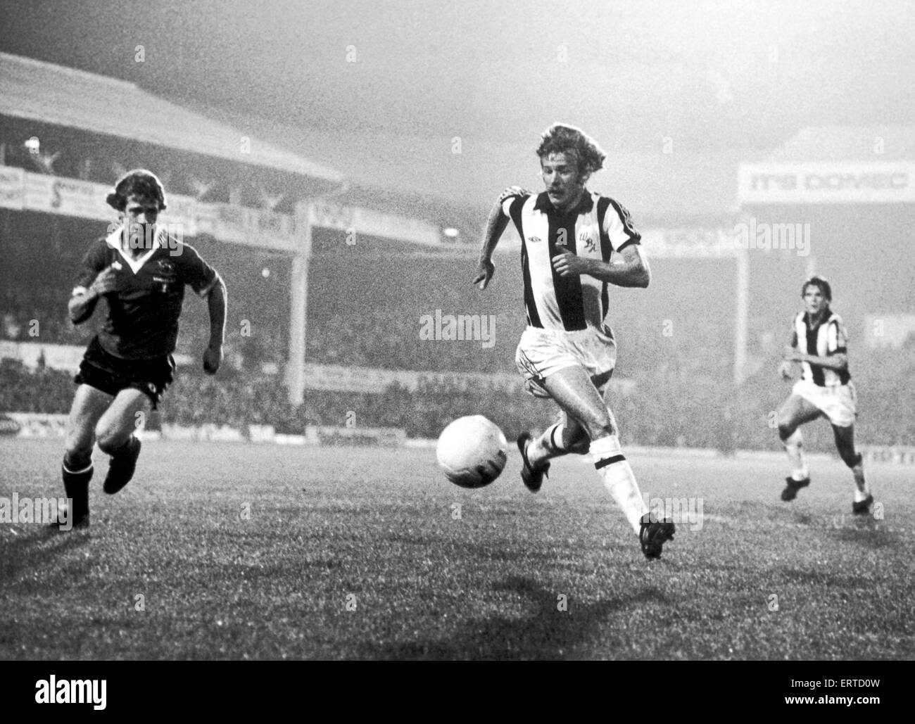 David Mills attacking the Manchester United goal area with Jimmy Nicholls in pursuit. West Bromwich Albion V Manchester United, score 2-0 to West Bromwich Albion, League Division One, venue The Hawthorns. 10th October 1979. Stock Photo