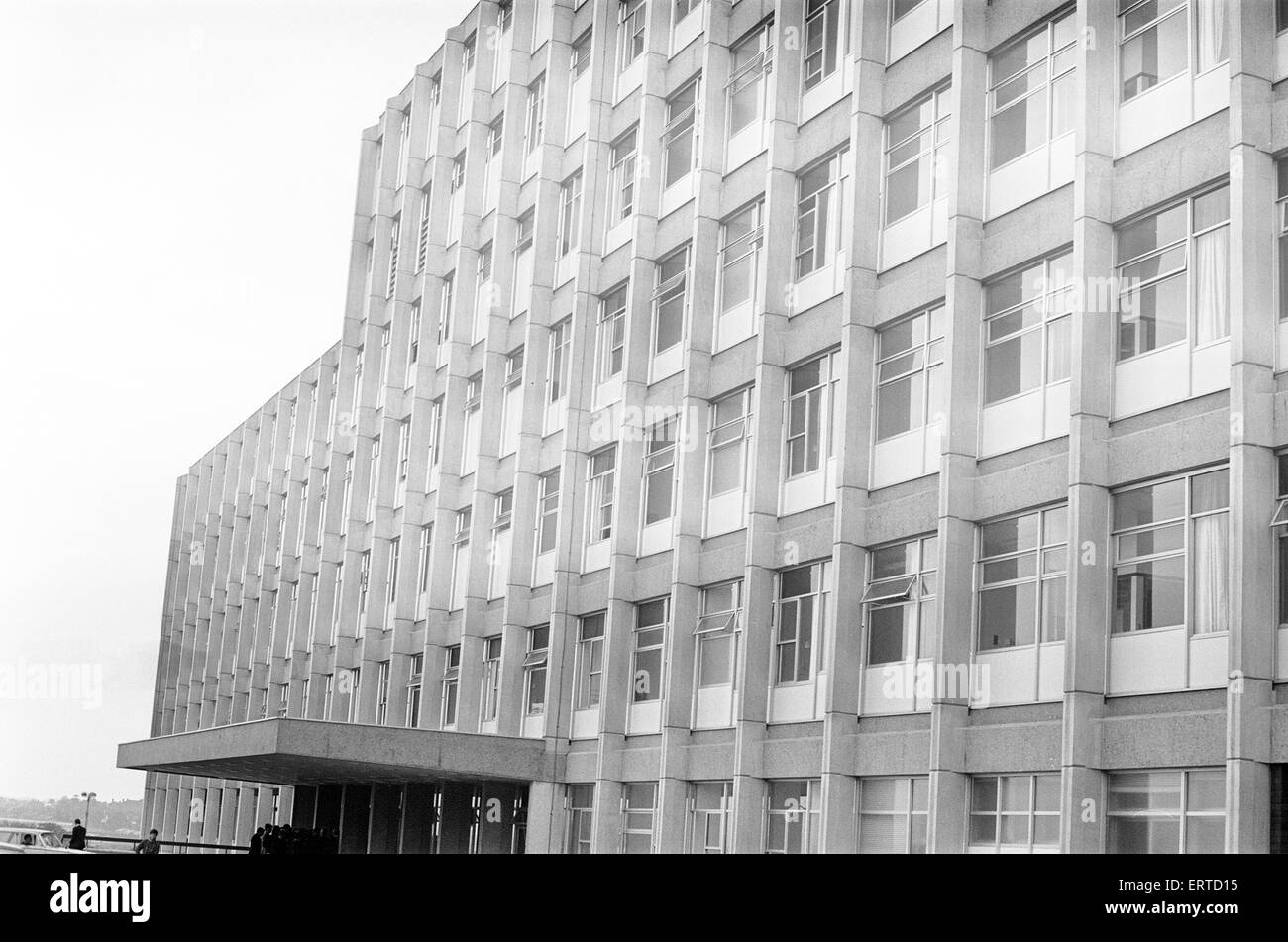 Birmingham Maternity Hospital, 3rd October 1968. It was reported yesterday, that Sheila Thorns from Birmingham underwent a Caesarean section early this morning during which six children - four boys and two girls - were delivered. In what was been hailed as the first recorded case of live sextuplets in Britain. All the babies were placed in incubators after being delivered. Twenty eight medical staff from Birmingham Maternity Hospital were present at the delivery. Three of the Thorns sextuplets survived, July, Susan & Roger, and went on to live healthy lives. Stock Photo