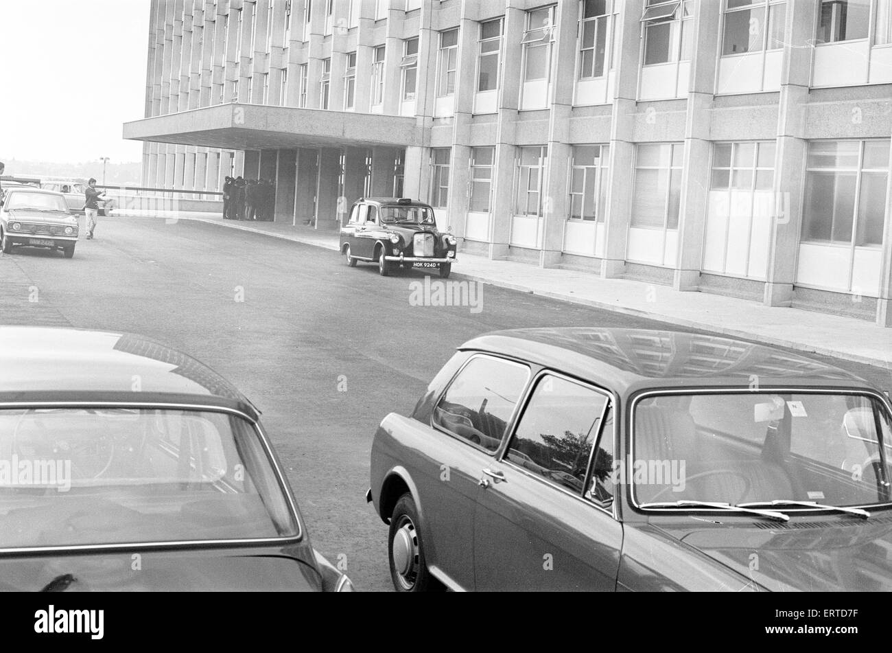 irmingham Maternity Hospital, 3rd October 1968. It was reported yesterday, that Sheila Thorns from Birmingham underwent a Caesarean section early this morning during which six children - four boys and two girls - were delivered. In what was been hailed as the first recorded case of live sextuplets in Britain. All the babies were placed in incubators after being delivered. Twenty eight medical staff from Birmingham Maternity Hospital were present at the delivery. Three of the Thorns sextuplets survived, July, Susan & Roger, and went on to live healthy lives. Stock Photo
