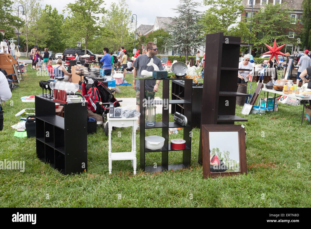 Used furniture for sale hires stock photography and images Alamy