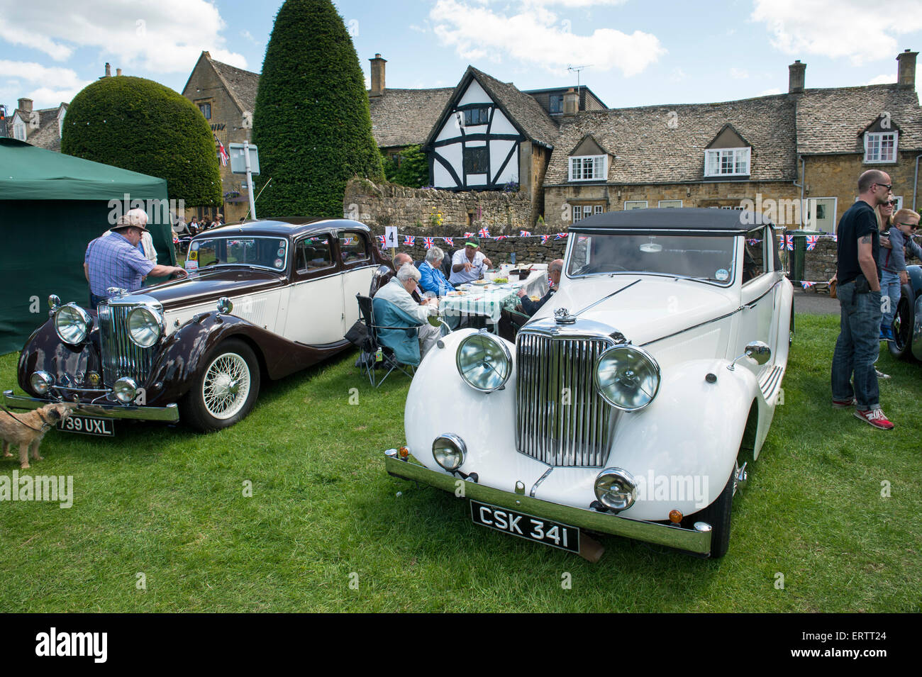 1948 Jaguar Mark IV 3.5 litre Drophead Coupé at classic car show in the Cotswolds. Broadway, Worcestershire, England Stock Photo