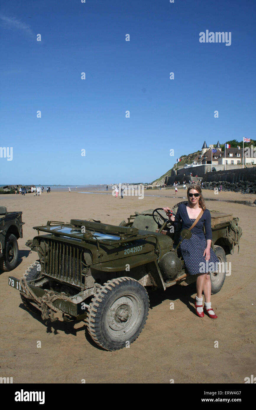 Woman jeep beach hi-res stock photography and images - Alamy