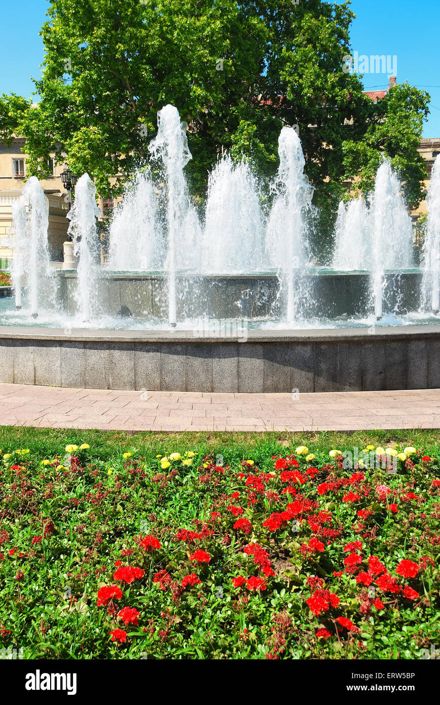 Fountain in a city park Stock Photo - Alamy