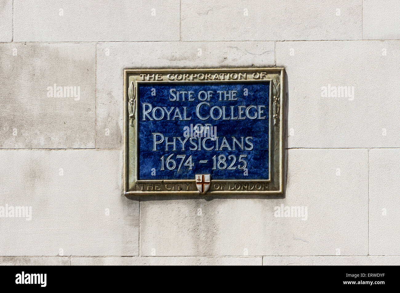 A plaque marks the site of the Royal College of Physicians in Warwick Lane, London. Stock Photo