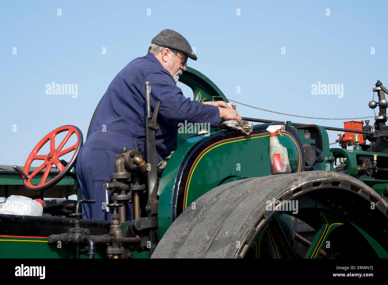 Man cleaning steam engine hi-res stock photography and images - Alamy