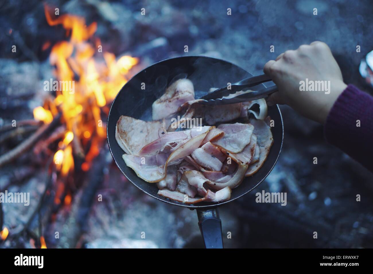 Camping frying hires stock photography and images Alamy