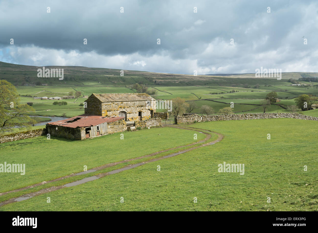 Stone barn and views in Wensleydale in the Yorkshire Dales Stock Photo