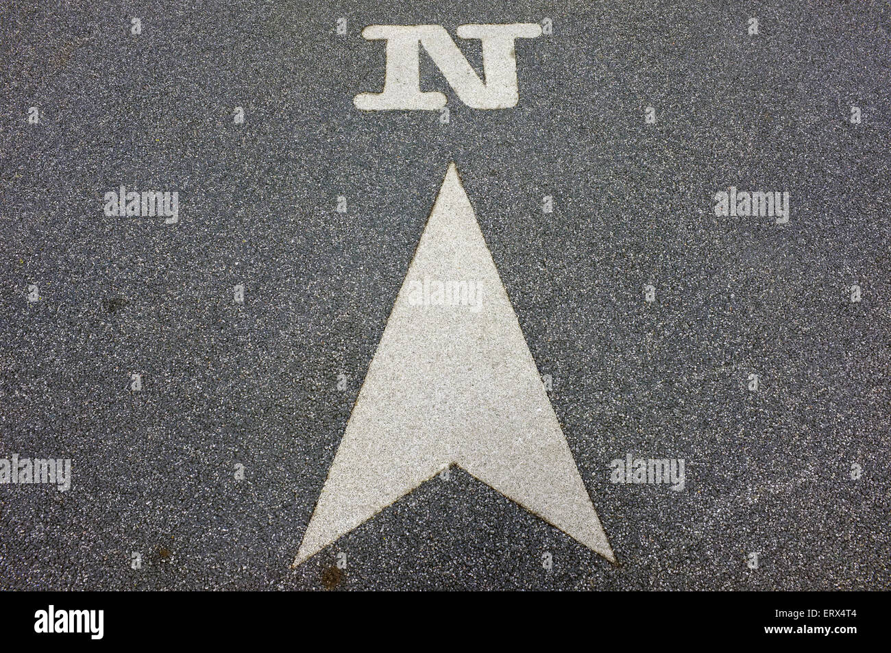 Northernly arrow hi-res stock photography and images - Alamy