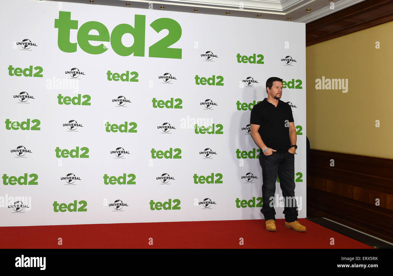 Berlin, Germany. 09th June, 2015. US American actor, singer, and film producer, Mark Wahlberg, poses during a press meeting for the film 'TED 2' in the Ritz Carlton Hotel in Berlin, Germany, 09 June 2015. The comedy arrives to German cinemas on 25 June 2015. Credit:  dpa picture alliance/Alamy Live News Stock Photo