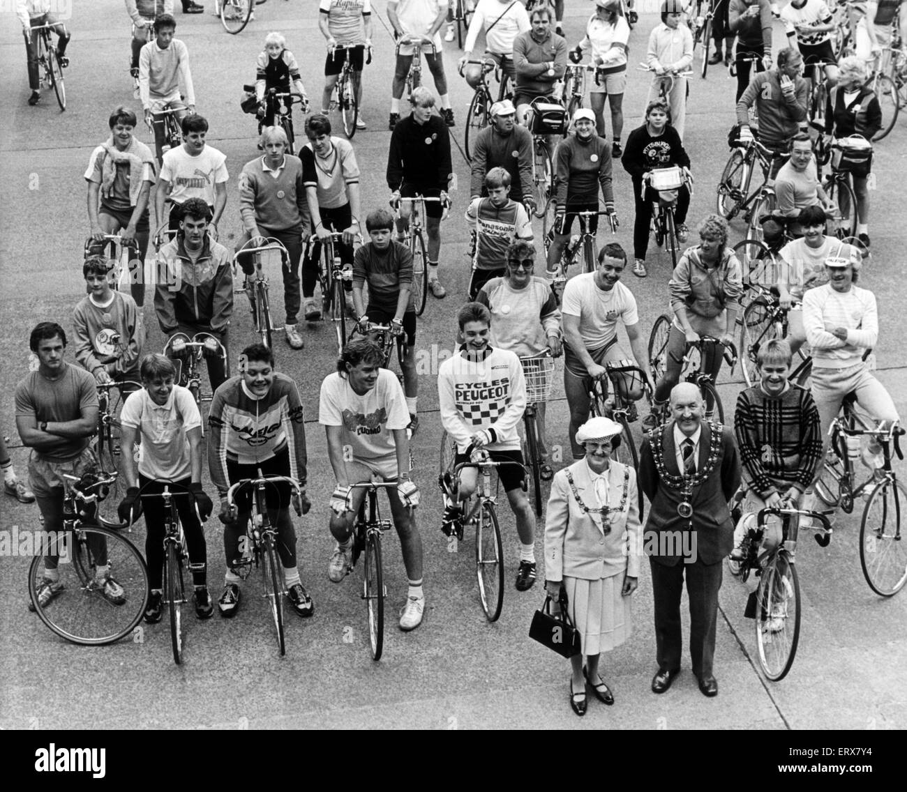 Cyclists taking part in the Darlington Border Bike Ride, in aid of the British Sports Association for the Disabled, starting at the Town Hall, Darlington, 17th August 1989. Also pictured, The Mayor and Mayoress of Darlington, Councillor and Mrs Ken Fairer Stock Photo