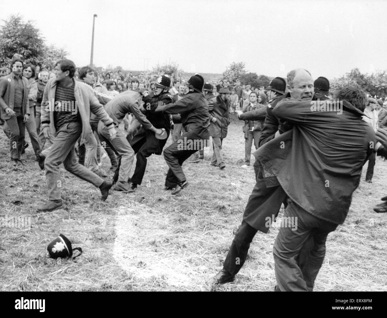 Miners Strike 1984 - 1985 Pictured. Police and Pickets clash Orgreave coking plant near Sheffield Yorkshire Friday 1st June 1984.  On 6th March 1984 the National Coal Board announced that the agreement reached after the 1974 strike had become obsolete and Stock Photo