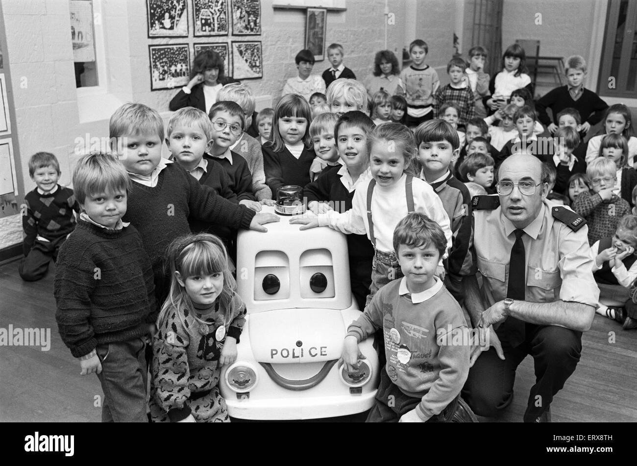 Percy the Police car visits Kaye's First School, Clayton West with PC John Bryce. 3rd December 1991 Stock Photo