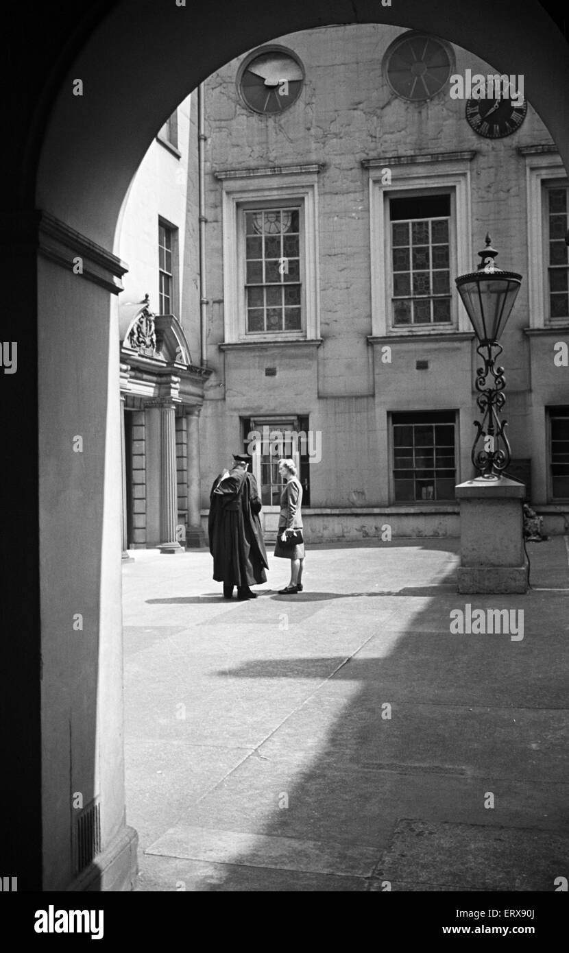 Scenes in and around Apothecaries' Hall, home of the Worshipful Society of Apothecaries, in Blackfriars. London. 27th May 1946. Stock Photo