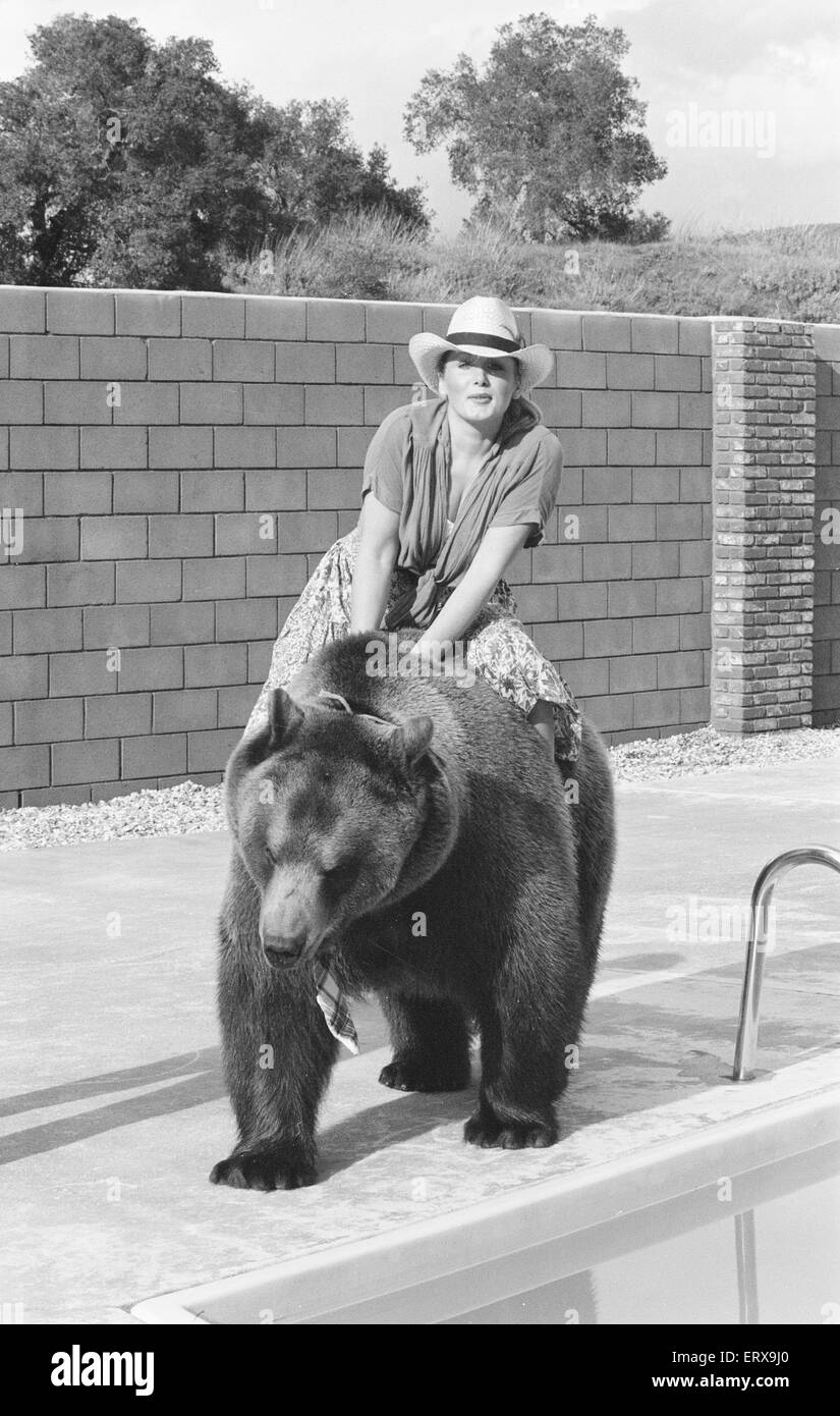 Hercules The Grizzly Bear With Owners Andy And Maggie Robin At His New Home In California Usa 5287