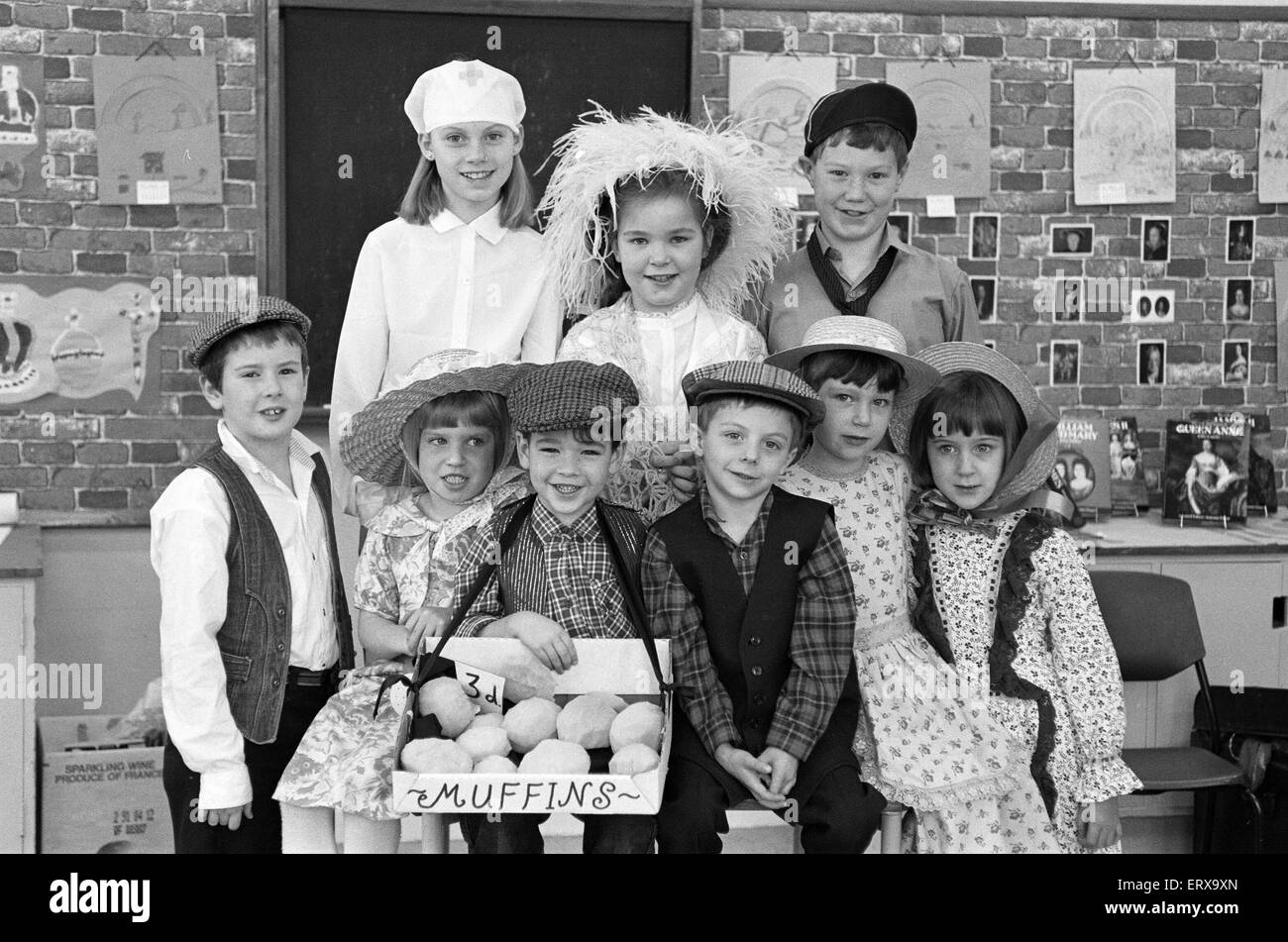 Clough Head J&I School stages an old time music hall event in Slaithwaite Civic Hall. 29th November 1991. Stock Photo