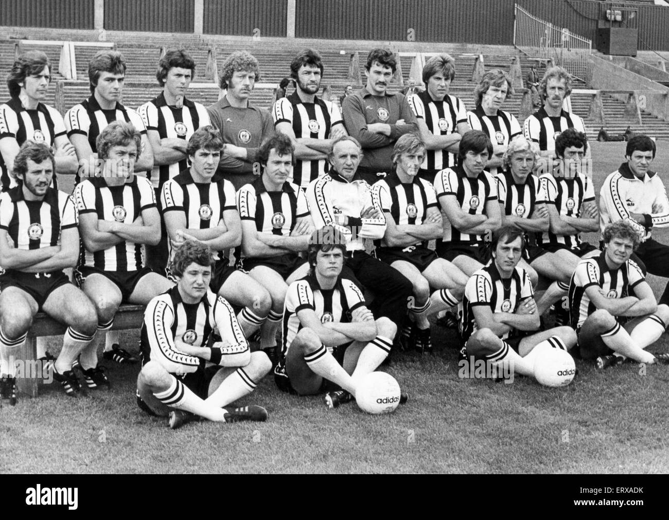 Newcastle United Football Club pose for a squad photograph ahead of the 1978 - 1979 season. Back row Left to right: Ralph Callachan, Allan Michael 'Mickey' Barker, Andy Parkinson, Mike Mahoney, John Bird, Kevin Carr, David Barton, John Blakely and John Connolly. Middle row: Alan Kennedy, Kenny Mitchell, mark McGhee, Tommy Cassidy, manager Bill McGarry, Mie Lanach, Irving Nattrass, Peter Kelly, Terry Hibbitt, and assistant manager Peter Morris. Front row: Alan Guy, Nigel Waler, Jamie Scott and ray Blackhall. August 1978. Stock Photo