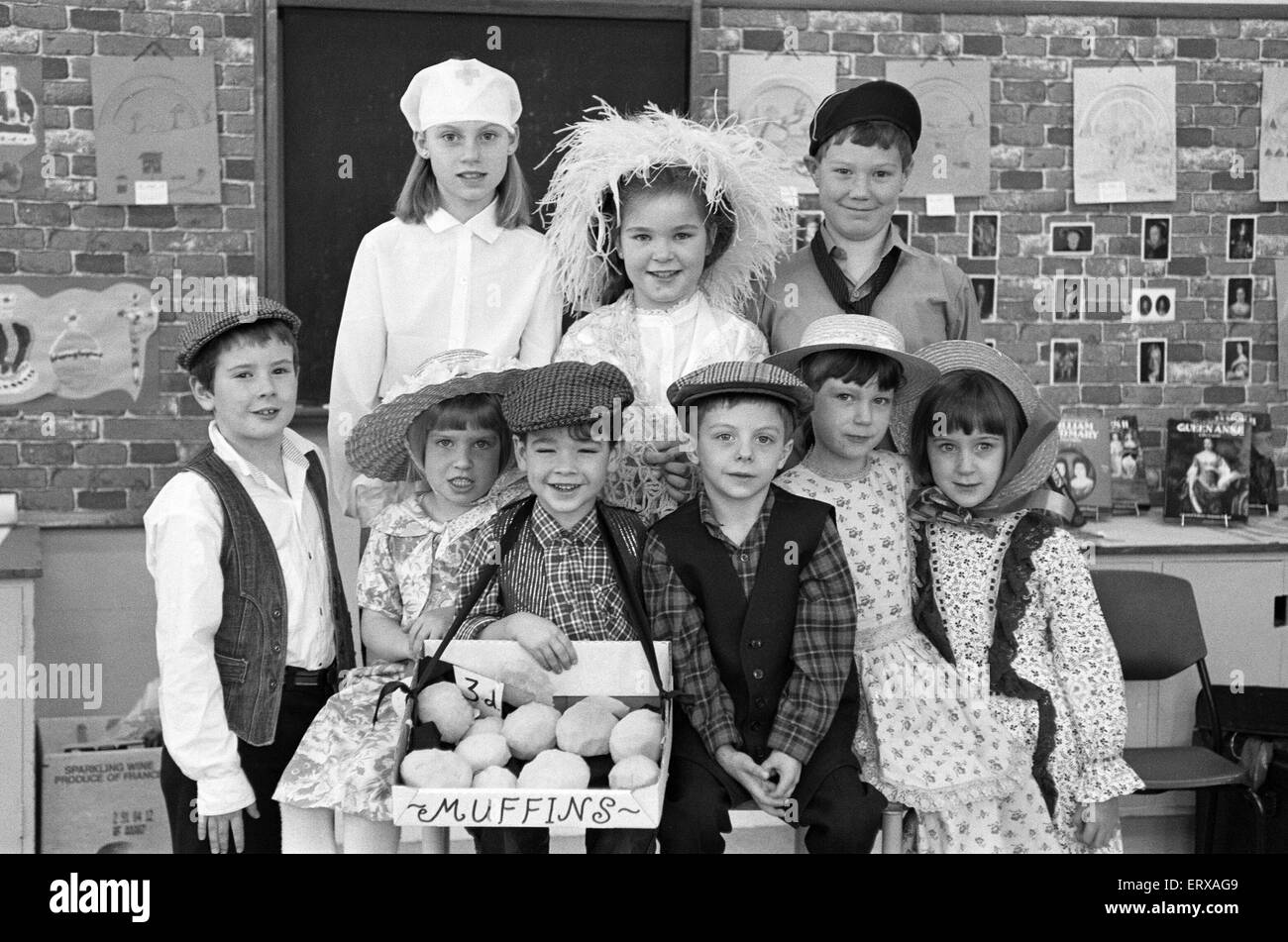Clough Head J&I School stages an old time music hall event in Slaithwaite Civic Hall. 29th November 1991. Stock Photo