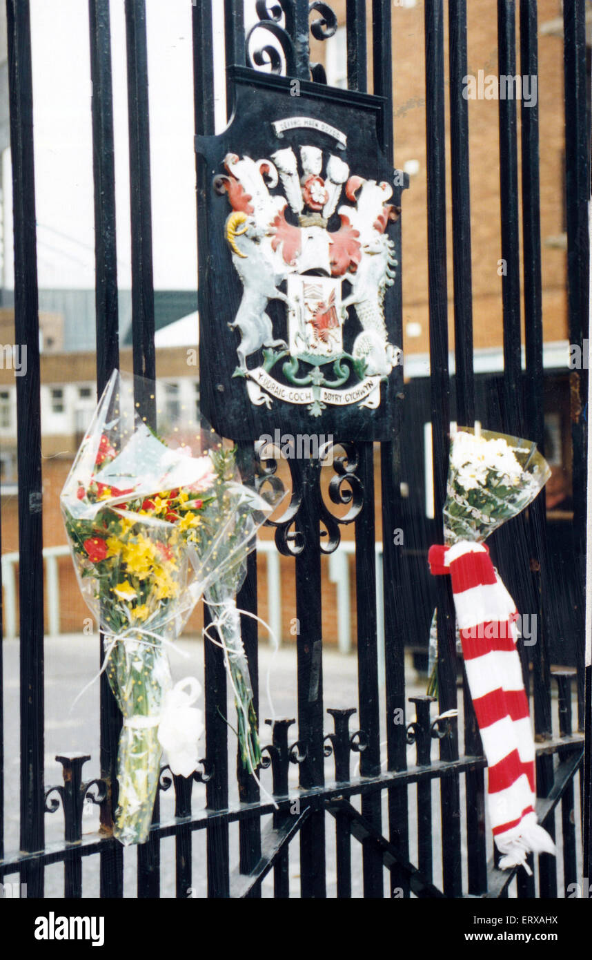 John Hill, Welsh Football Fan, was killed by a marine distress flare, thrown towards the end of match, Wales 1-2 Romania, 1994 World Cup qualifier at Cardiff Arms Park, Wednesday 17th November 1993. Pictured. Floral tributes, at gates to the entrance of C Stock Photo