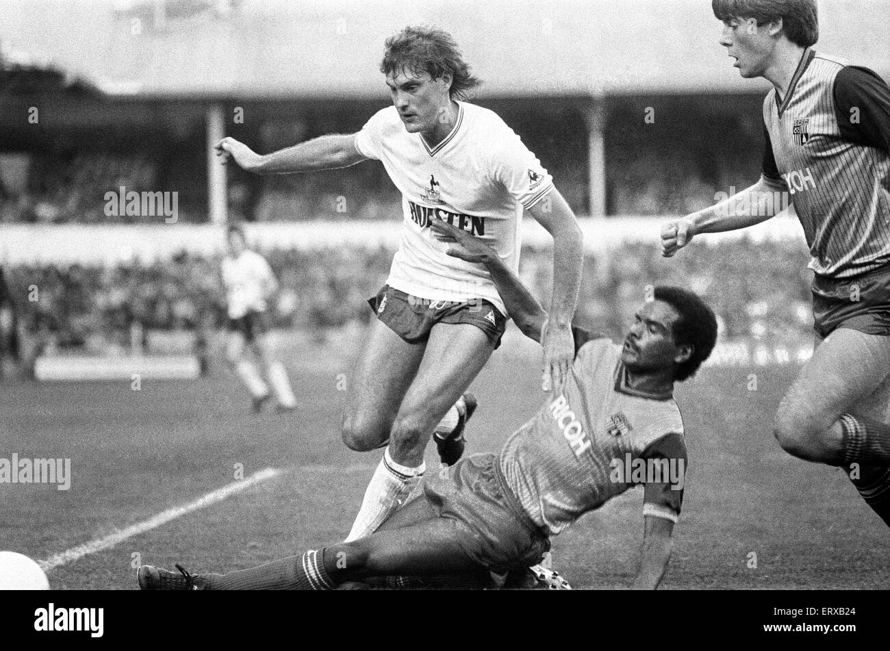 Tottenham Hotspur 4-0 Stoke City, league match at White Hart Lane, Saturday 27th October 1984. Glenn Hoddle Stock Photo
