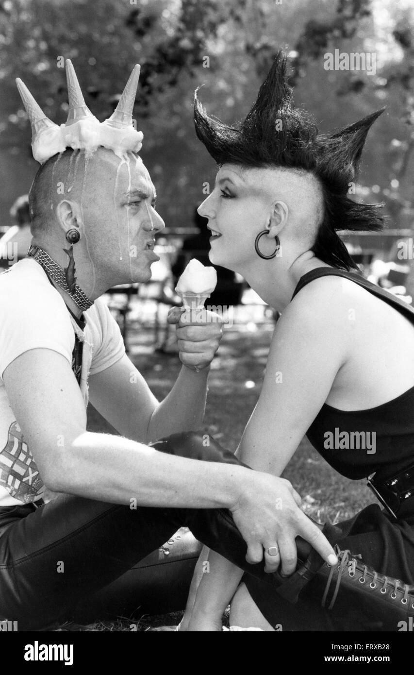 How to keep cool and still have a head for fashion. Punk Tony Carlin with his ice cream hair style designed in the same style as Carol Semaine, his girlfriend. 21st August 1984 Stock Photo