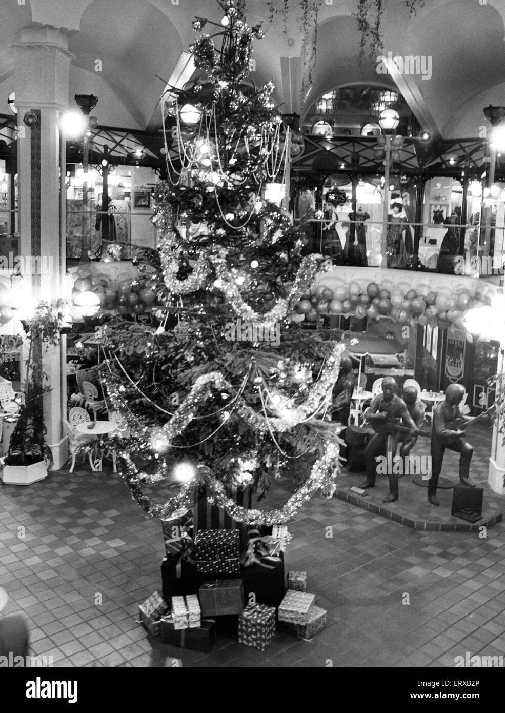 Christmas Tree with The Beatles statue, in background, The Cavern Mecca, Liverpool, Merseyside, 24th November 1986. Stock Photo