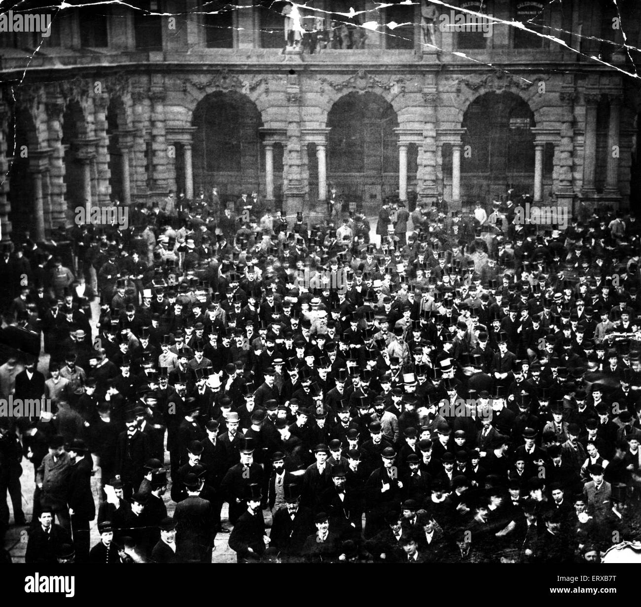 Crowds gather at the Liverpool Cotton Exchange. Circa 1910 Stock Photo