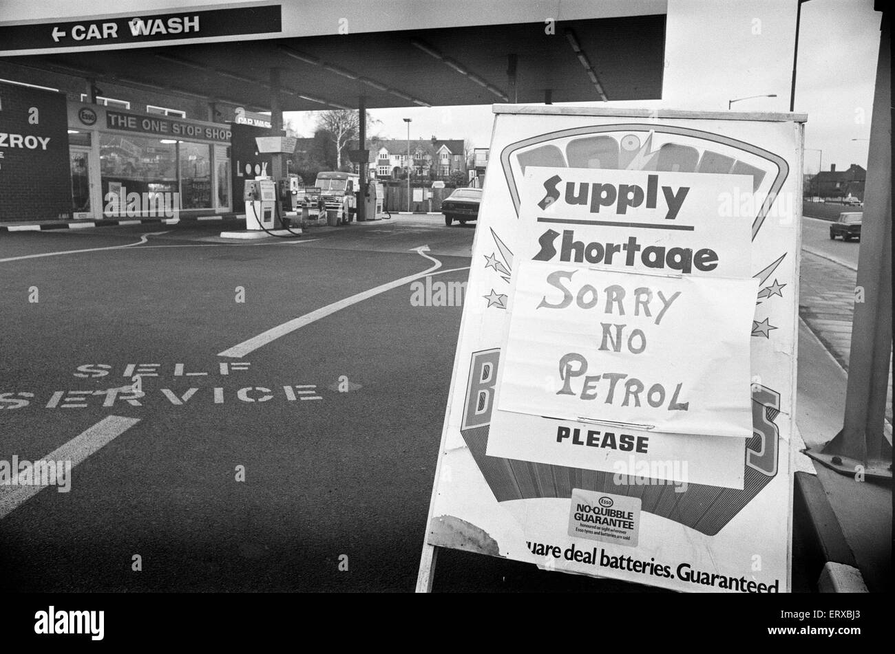 Fuel Shortages and Fuel Rationing Signs, Bearwood, Birmingham, Tuesday 4th December 1973. Supply Shortage. Sorry No Petrol. Stock Photo