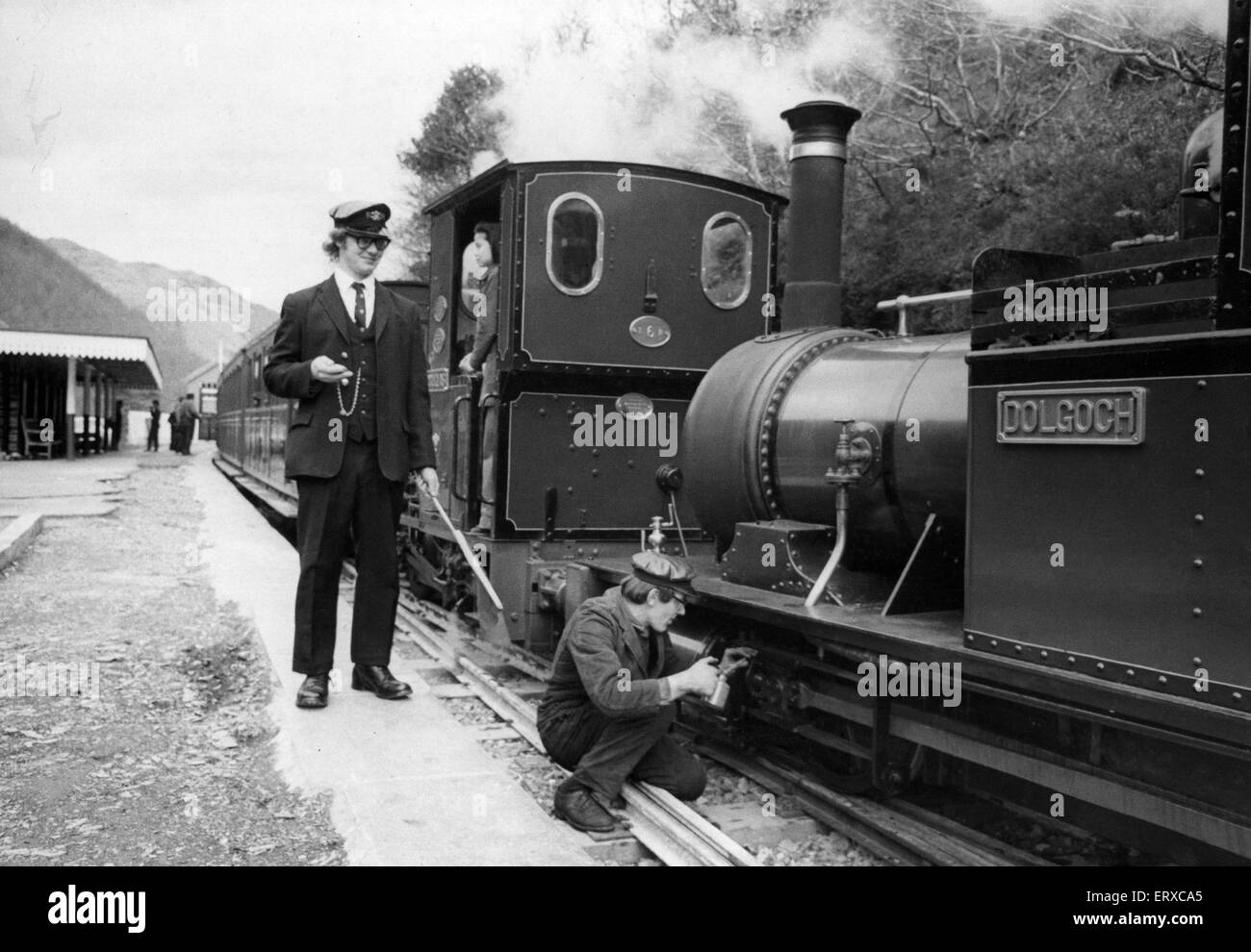A woker applying some oil to one of the steam trains on the Talyllyn railway line which runs for 7.25 miles from Tywyn on the Mid-Wales coast to Nant Gwernol near the village of Abergynolwyn. 22nd April 1976. Stock Photo