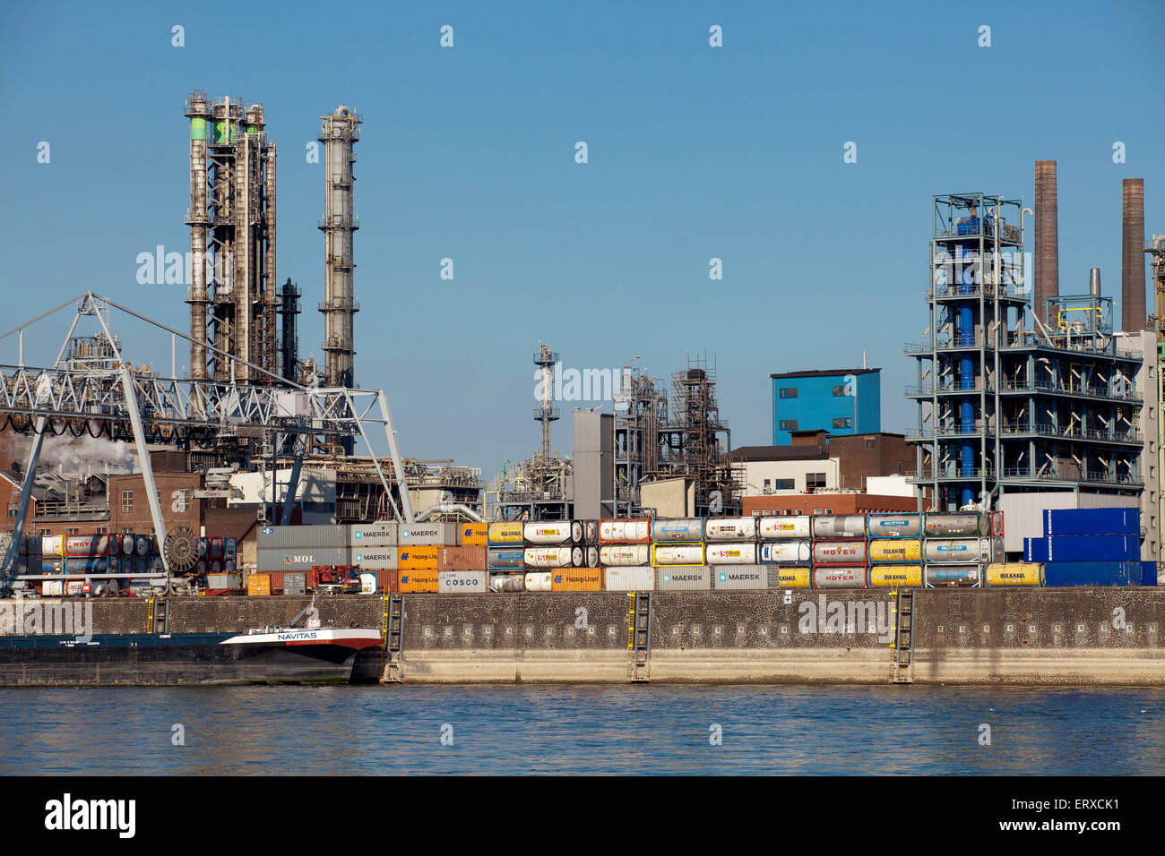 Europa, Deutschland, Nordrhein-Westfalen, Leverkusen, Container Terminal im Chempark ehemals  Bayer-Werke am Rhein. Der Chempark Stock Photo