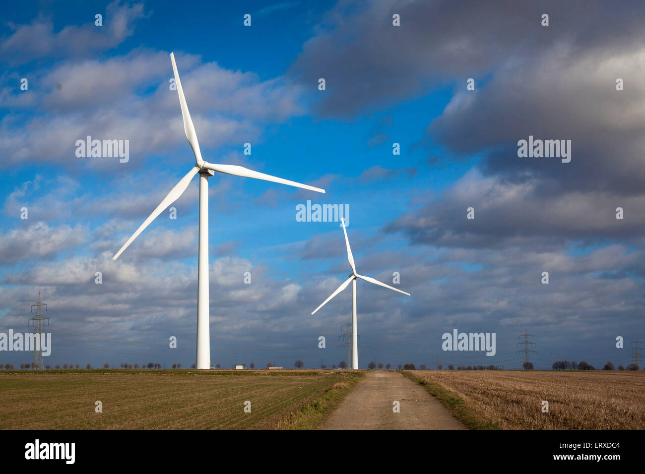 Europa, Deutschland, Nordrhein-Westfalen, Windkraftanlagen bei  Rommerskirchen. Europe, Germany, North Rhine-Westphalia, wind po Stock  Photo - Alamy